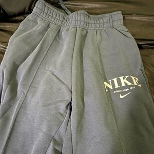 Nike Navy Sweatpant Joggers Size XS
